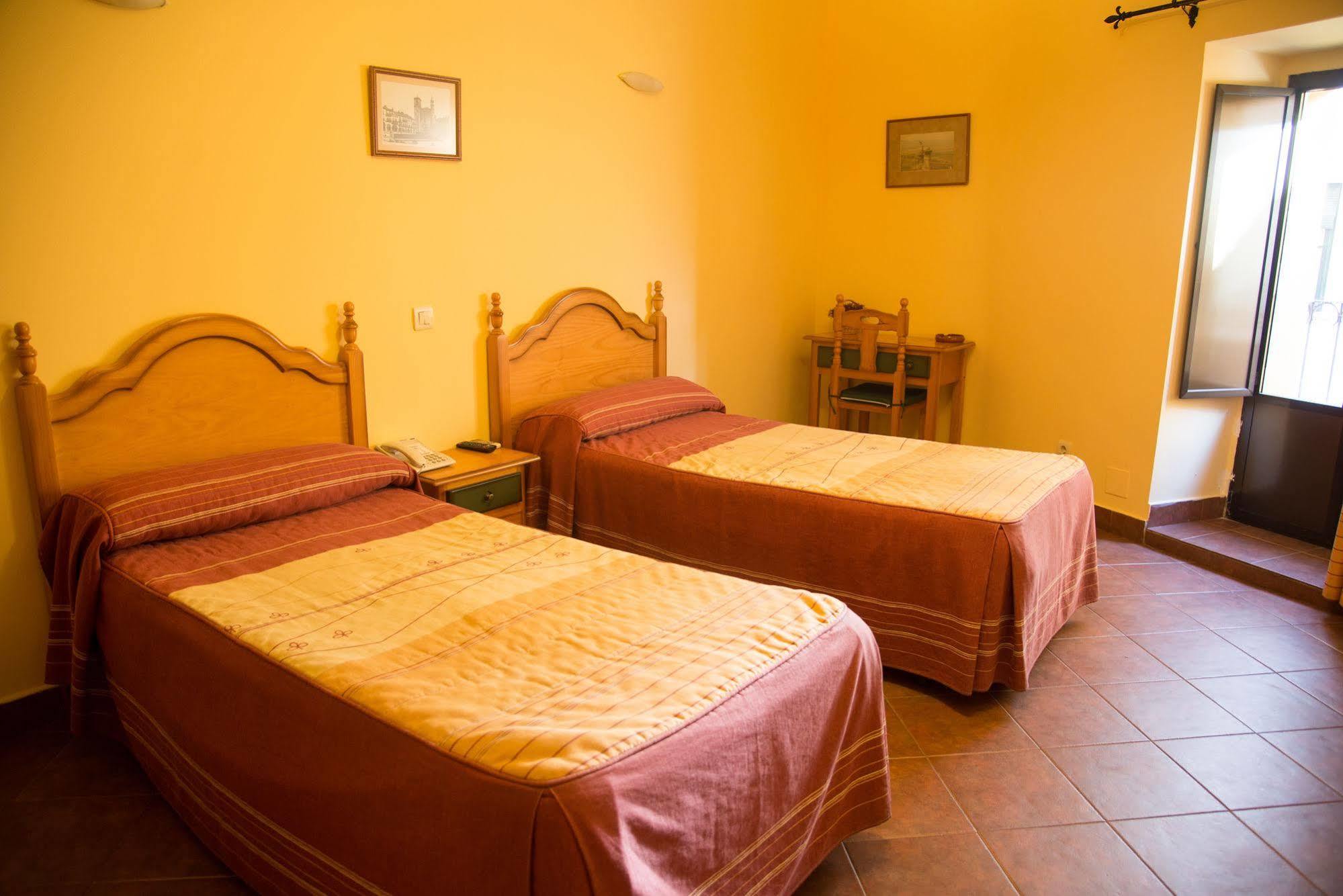 Hostal Hueso Trujillo Ngoại thất bức ảnh